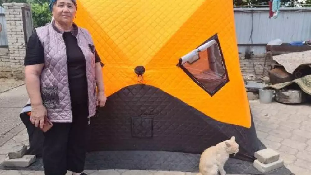В Костанае пожилая пара вынуждена жить в палатке