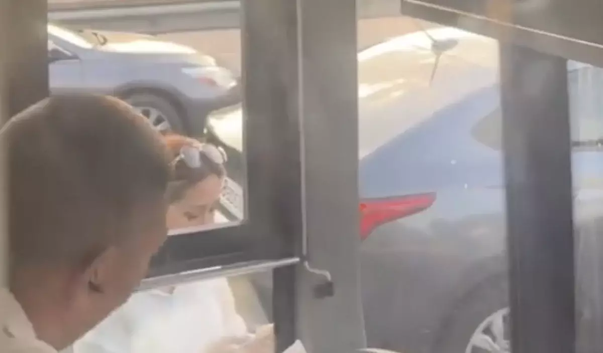 Ссора водителя автобуса и автоледи в Алматы попала на видео