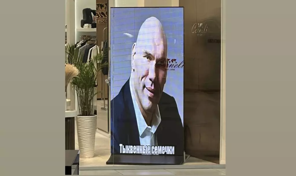 «Тыквенные семечки» и Николай Валуев атаковали баннеры в столичной Мега Silk Way