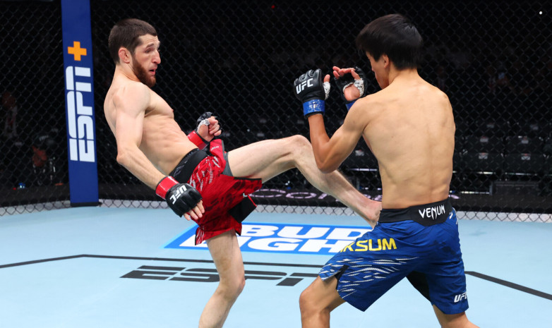 Азат Максум потерпел второе поражение в UFC