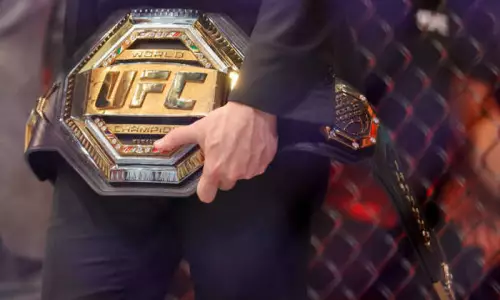 Определён новый абсолютный чемпион UFC в тяжелом весе