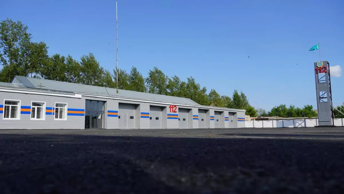 Глава МЧС посетил универсальную пожарно-спасательную часть в Макинске
