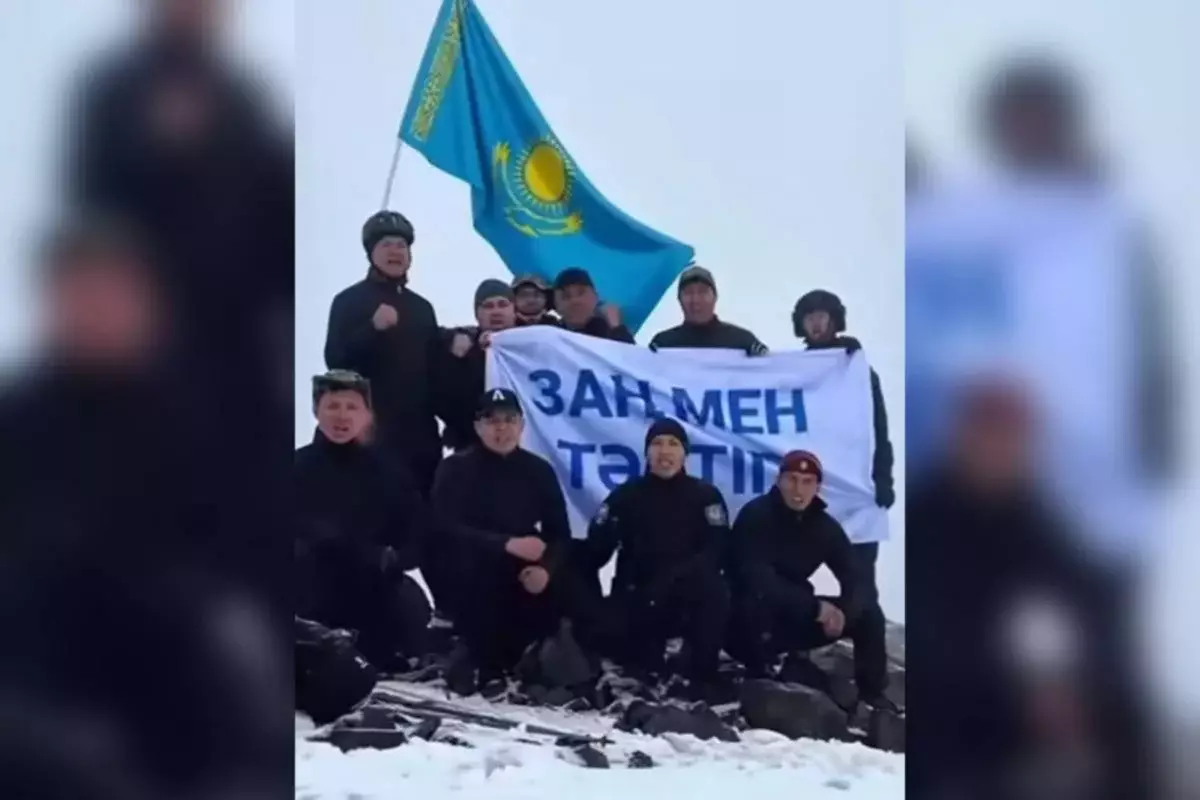 Восхождение на гору высотой 4120 метров совершили правоохранители Казахстана