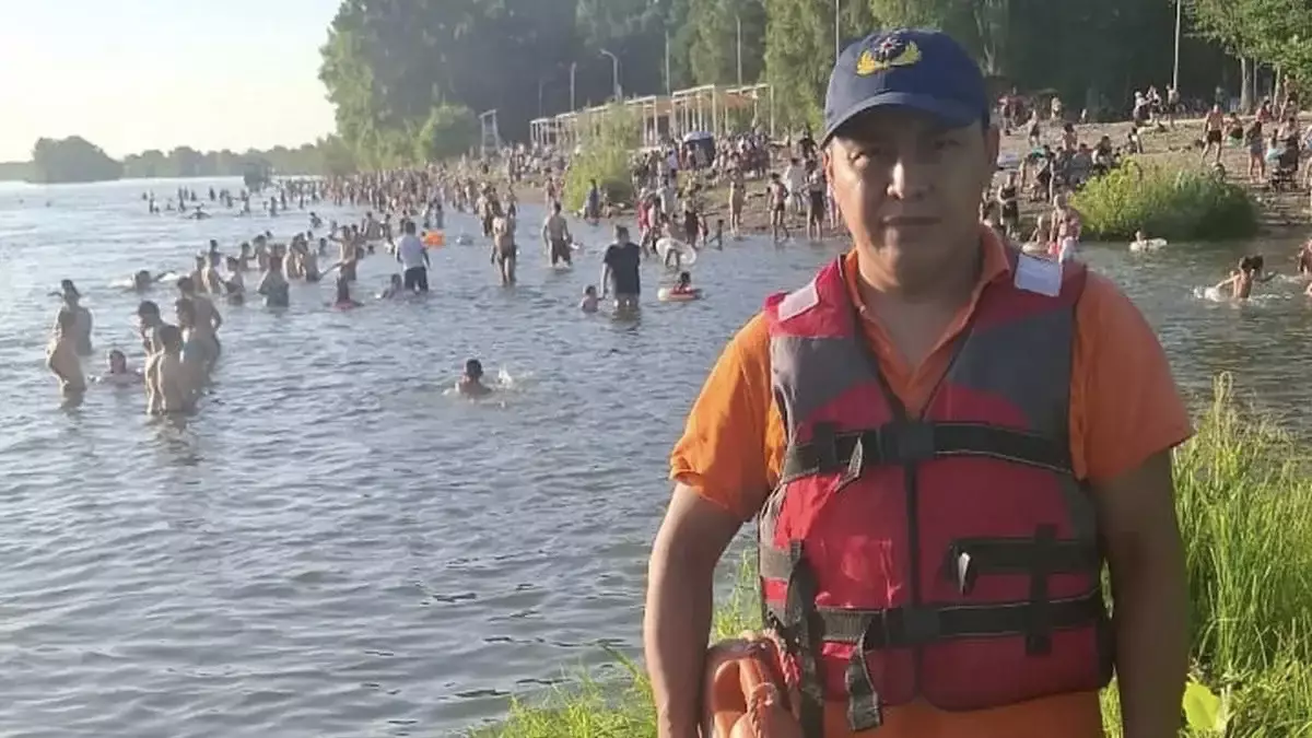 Өскеменде әке мен бала Ертіс өзеніне ағып кете жаздады