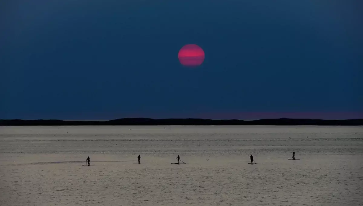 Казахстанца на SUP борде унесло в море