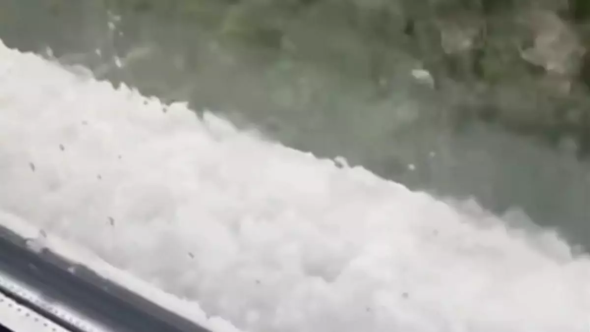 Под Астаной выпал крупный град (видео)