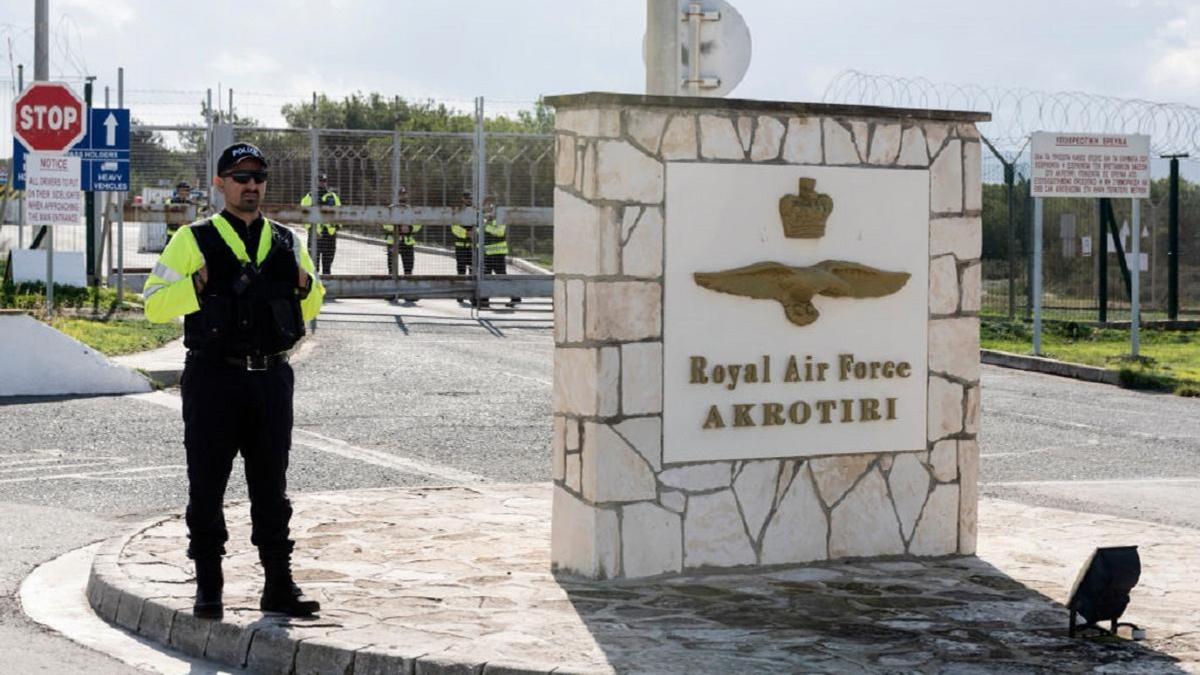 Азербайджанцев, подозреваемых в шпионаже на Иран, задержали на островах Кипр и Крит.