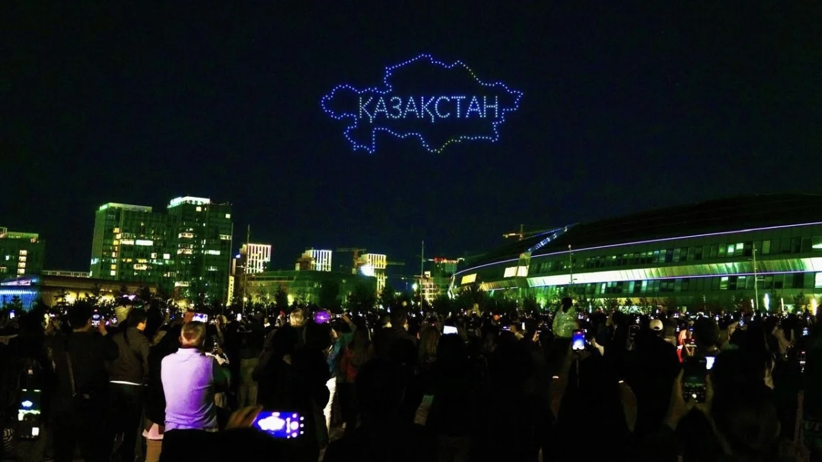 Астананың сол жағалауында дрондар шоуы өтті