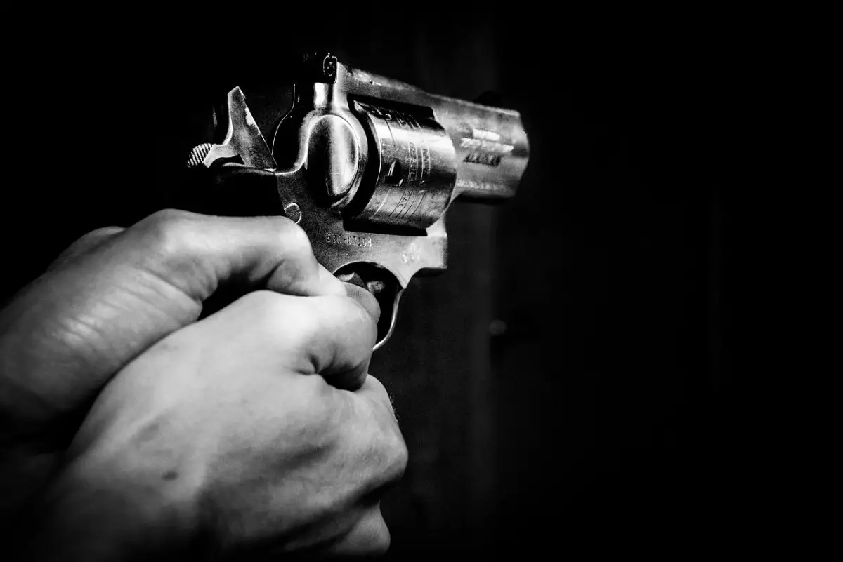 Мужчина застрелил знакомого и пытался скрыть следы