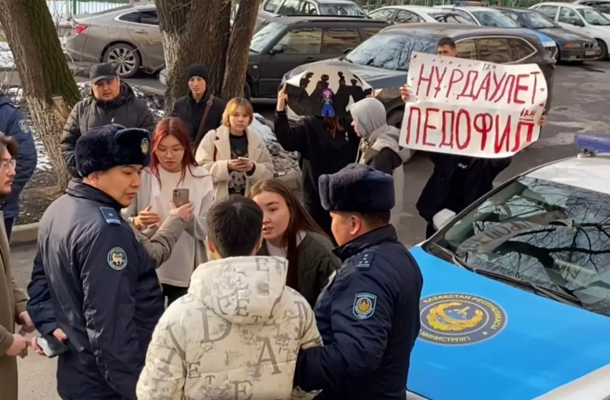 Двух потенциальных педофилов “на живца” разоблачили активисты