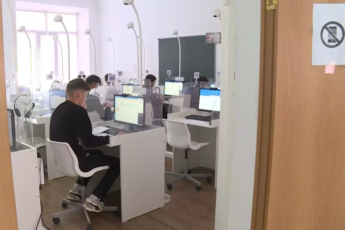 Более 400 нарушений допустили казахстанские учащиеся во время ЕНТ
