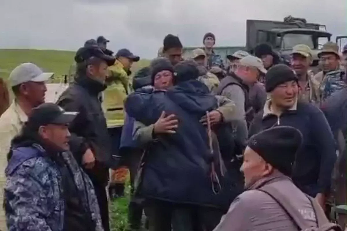 Спасатели нашли охотника, пропавшего в горах Алматинской области