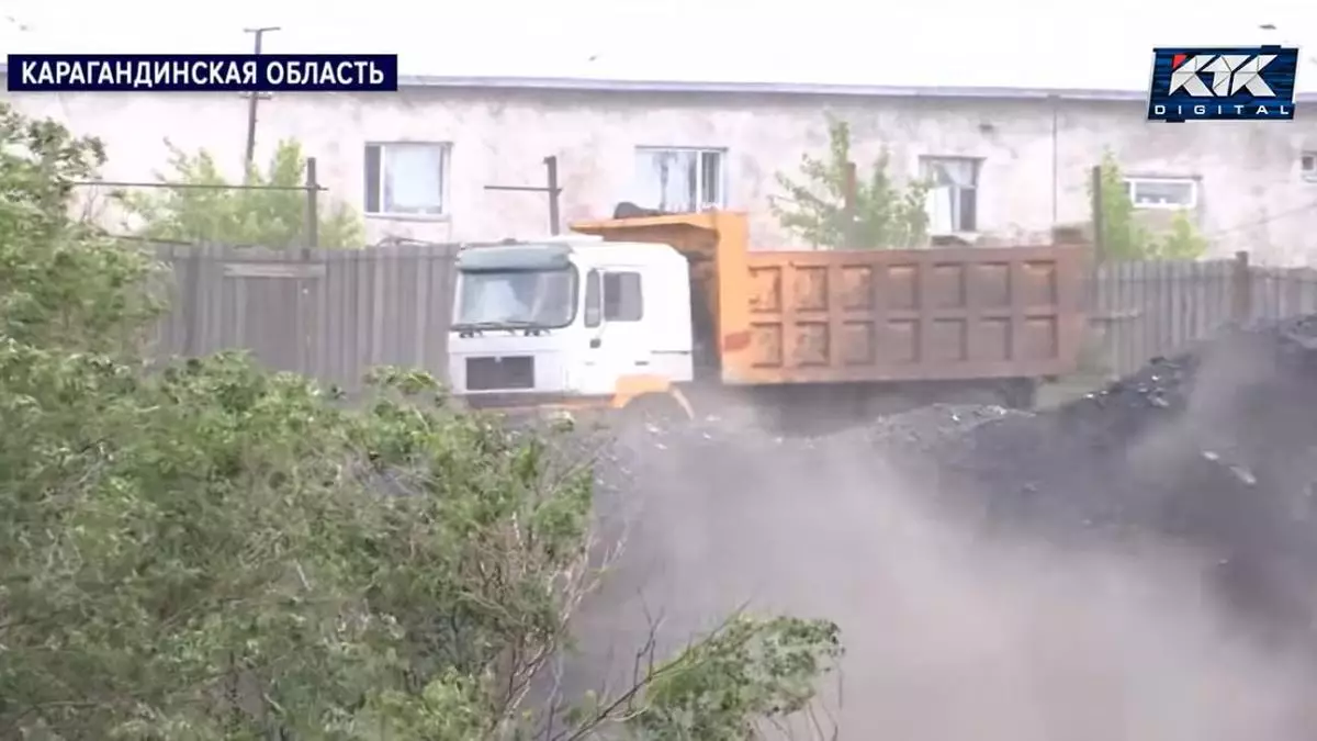 "Похоже, что все здесь больны": жители одного из населенных пунктов в Карагандинской области страдают от задыхания из-за угольной пыли"