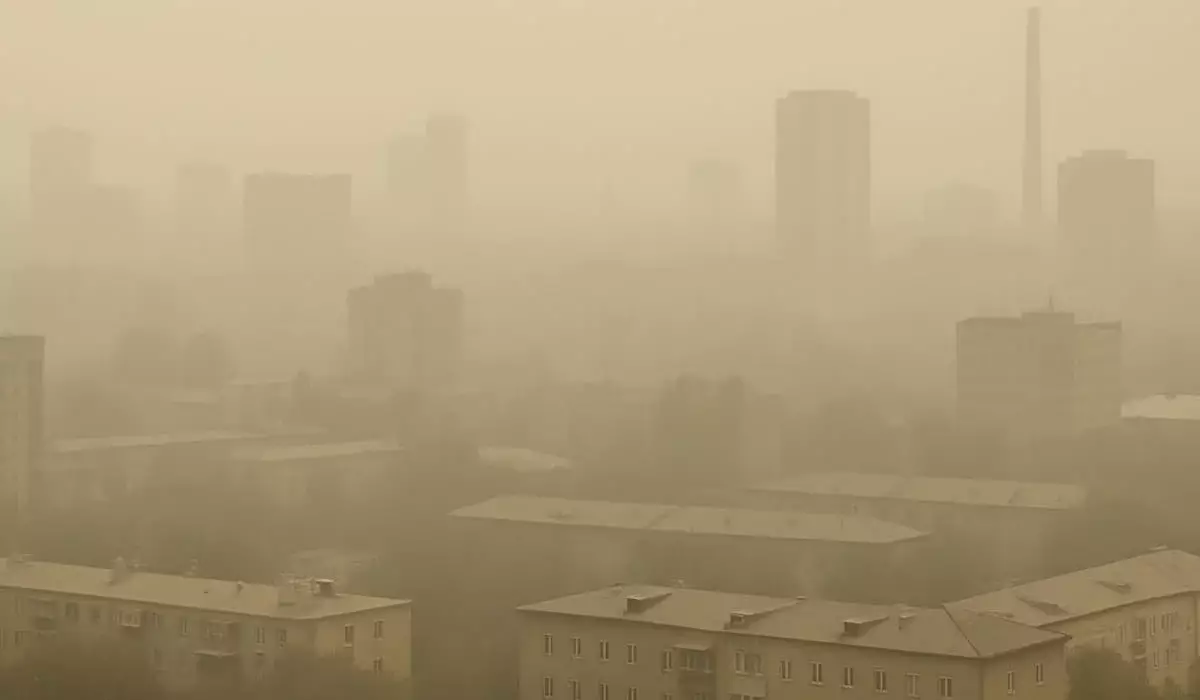 Сильное загрязнение воздуха ожидается в двух городах Казахстана