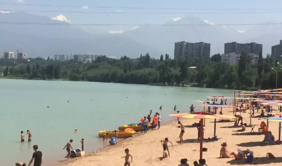 Подросток и взрослый трагически погибли на озере Сайран в Алматы (ВИДЕО)