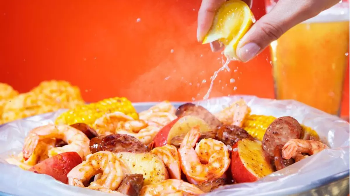 Летние морепродукты Red Lobster становятся вирусными, поскольку клиенты спорят о том, стоит ли им всей этой суеты.