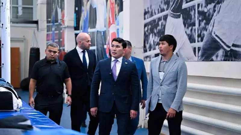 Ербол Мырзабосынов бокстан Қазақстан құрамасының дайындығымен танысты