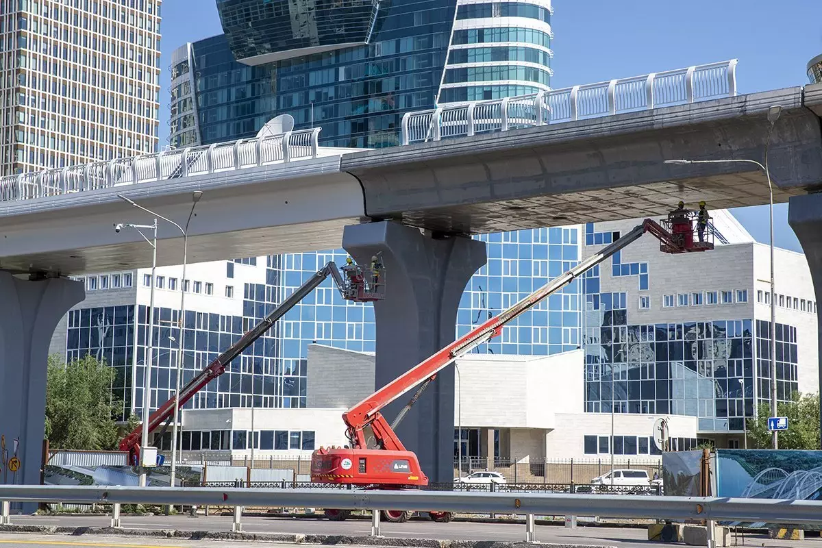 Стало известно, кто разрисовал вагоны ЛРТ в Астане