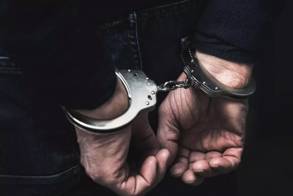 В Семее мужчину арестовали на 20 суток за мат в автобусе