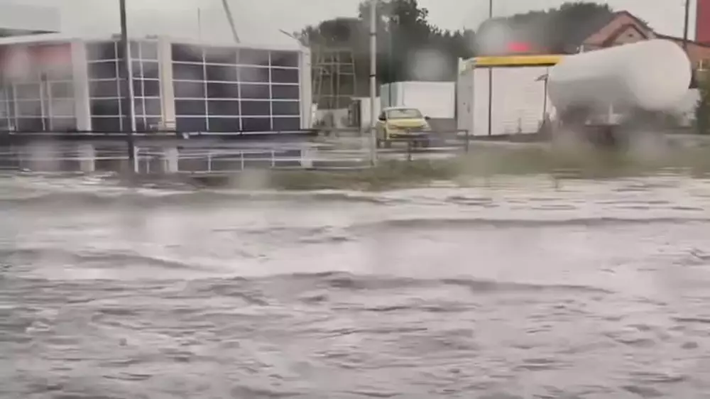 Воды много: Караганду залило дождем