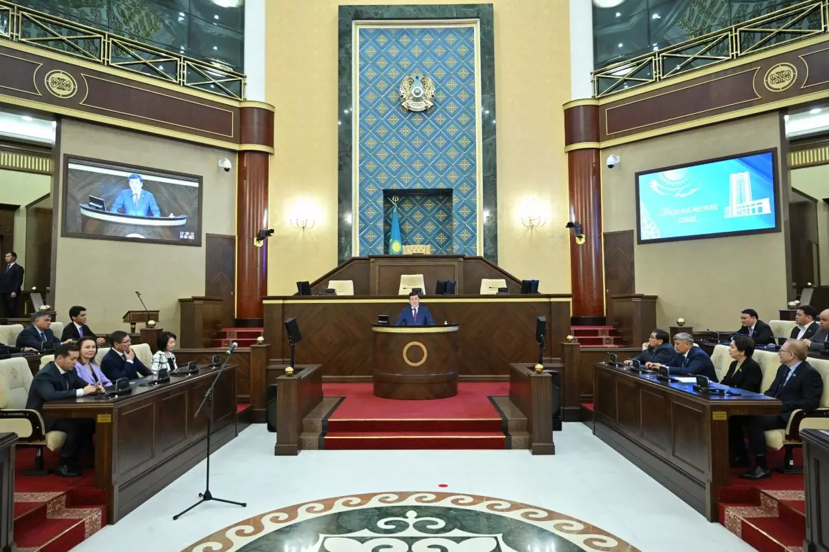 Лауреатов премии "Парламент сөзі" наградили в Мажилисе