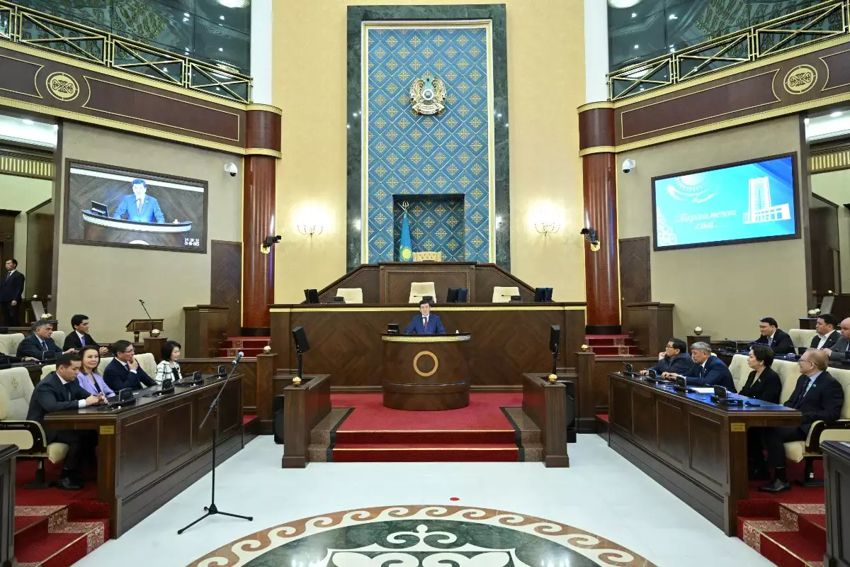 В Мажилисе наградили лауреатов премии «Парламент сөзі»