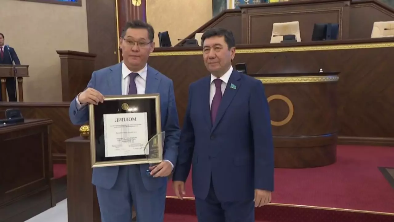 Мәжілісте журналистерге «Парламент сөзі» сыйлығы табысталды