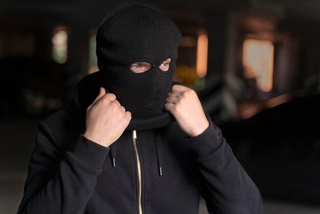 “Мүлікке таласқан”: Ер адам бұрынғы әйелін өлтіруге тапсырыс берген