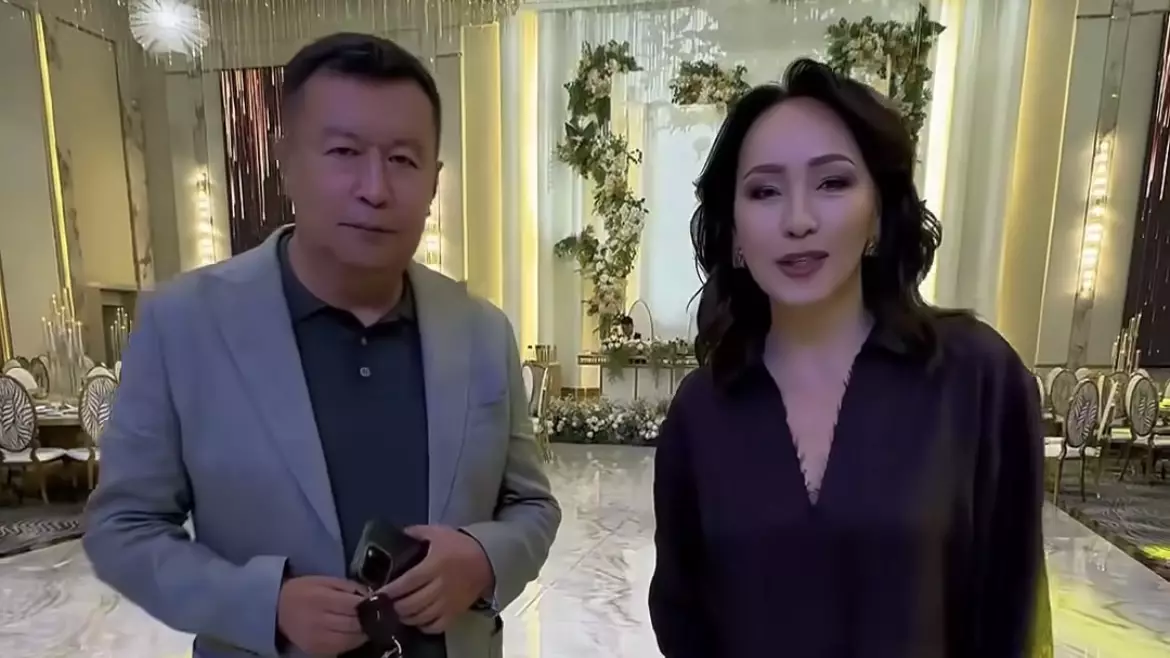 "20 жыл бұрын ажырасса да ТАТУ" - Сәбит Әбдіхалықов пен Айгүл Иманбаева немересінің тұсаукесер тойын жасады