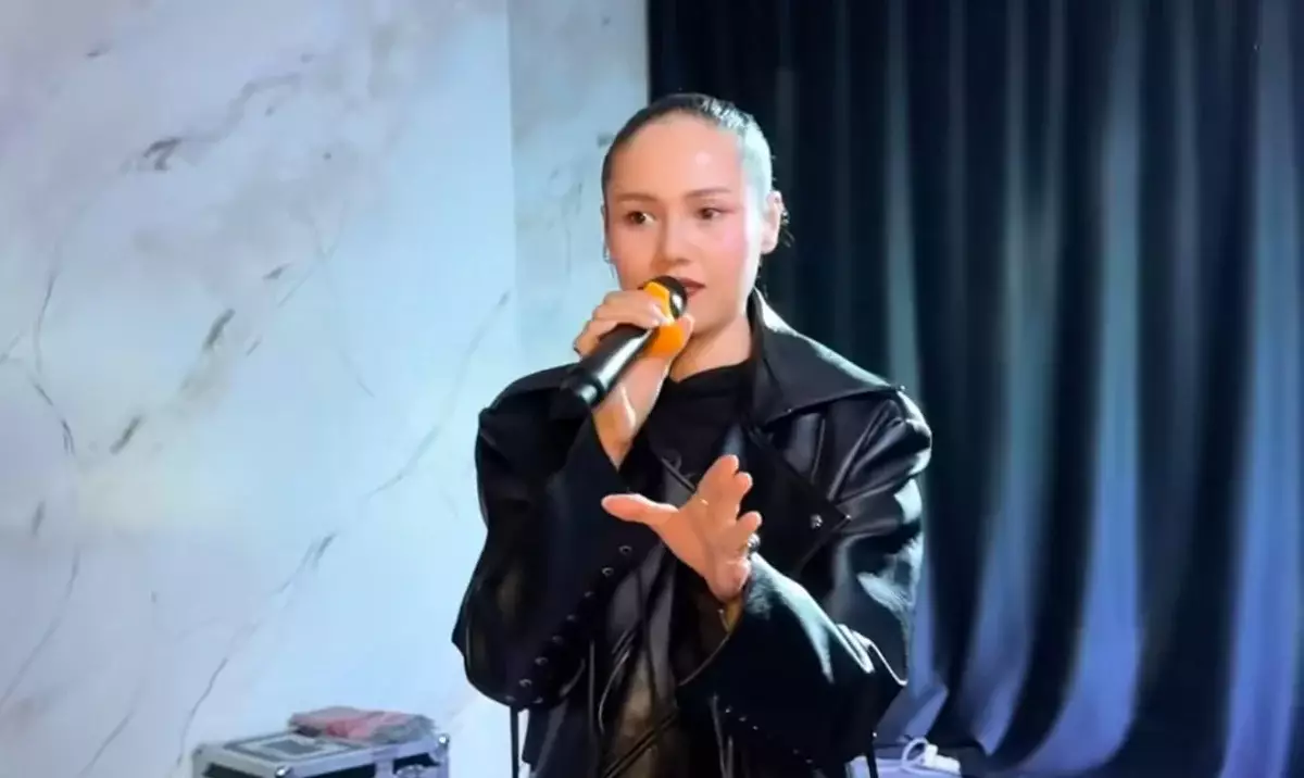 Наzима спела на выпускном по просьбе школьницы из Астаны