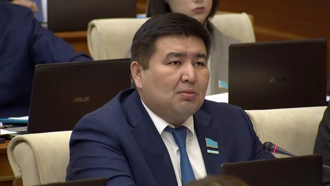 "Жұмыссыздық көрсеткіші шындыққа жанаспайды". Депутат еңбек нарығындағы олқылықтарды атады