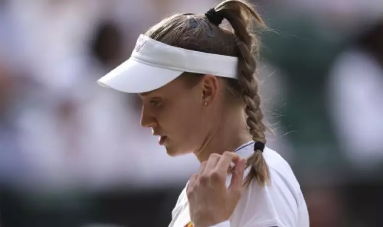 Елена Рыбакина сыграла с пятой ракеткой мира. Видео