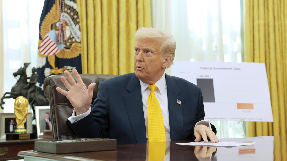 В США начали продавать футболки с изображением Трампа и надписью "папочка", после того как так назвал его глава НАТО.
