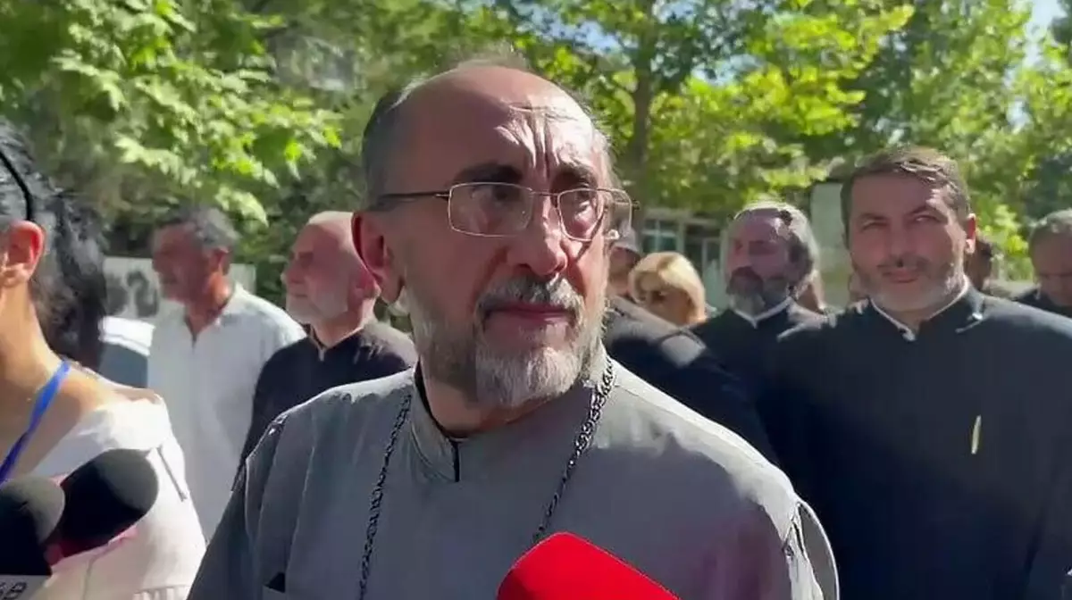 Архиепископа Армянской церкви арестовали по обвинению в призывах к свержению власти