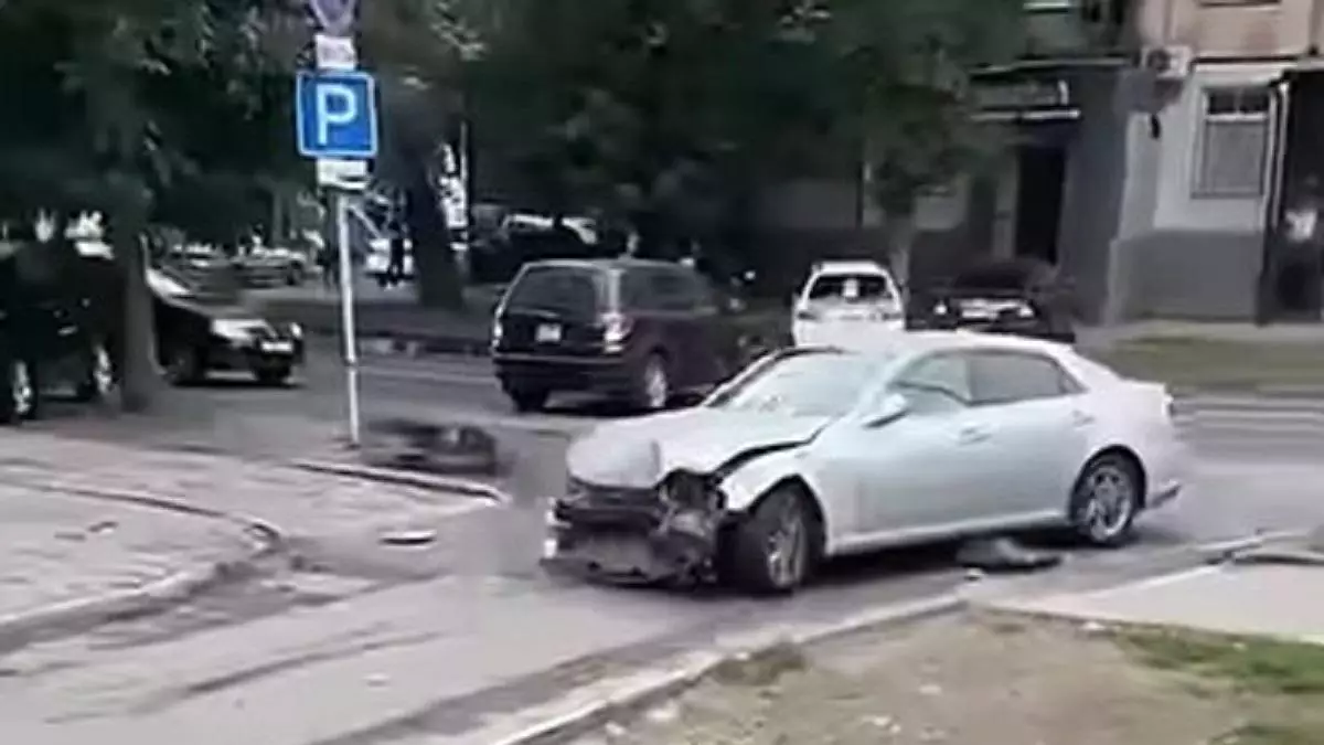 Инцидент с тараном автомобилей в Усть-Каменогорске: раскрыты детали происшествия.