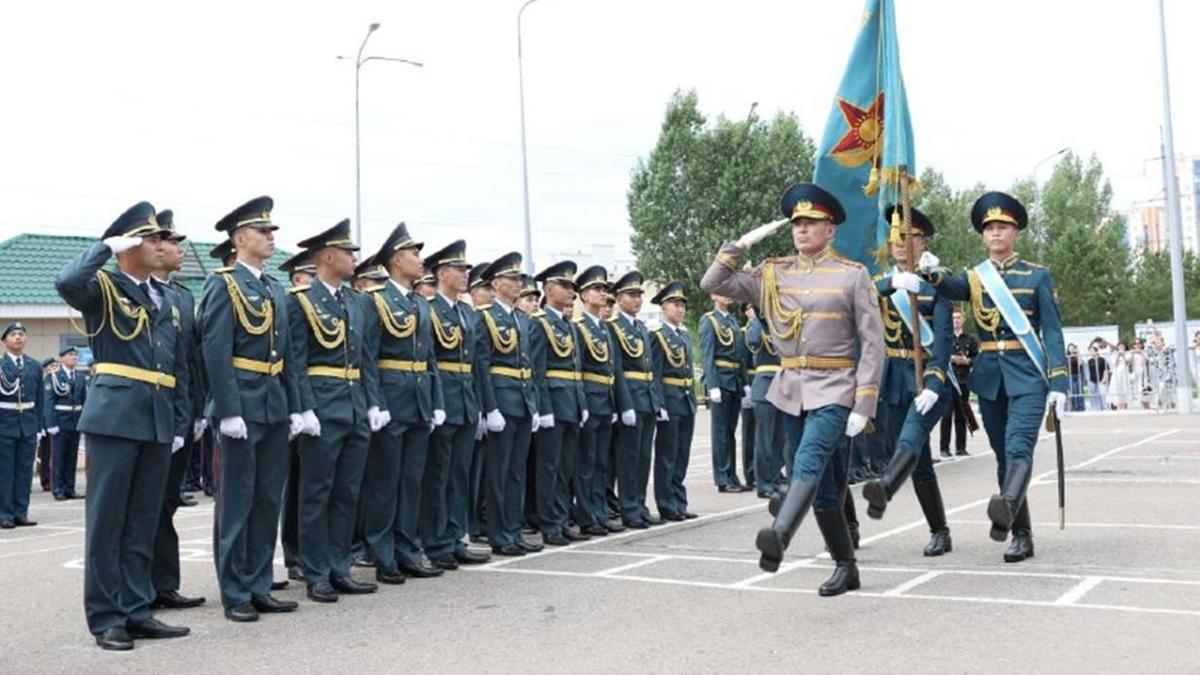 "Айбын-2025": глава министерства обороны наградил участников военно-патриотического сбора.