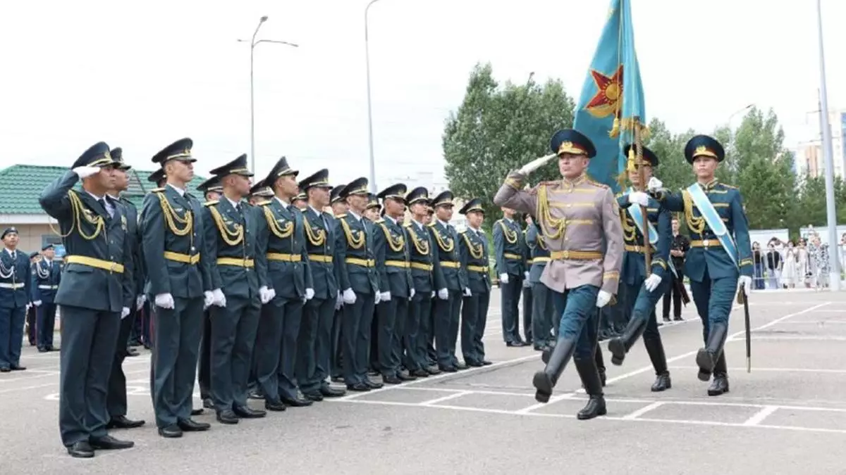 "Айбын-2025": глава министерства обороны наградил участников военно-патриотического сбора.