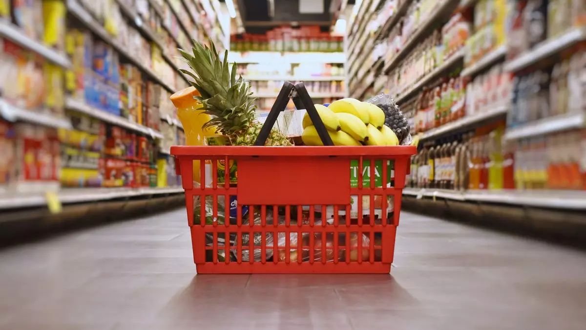 Интернет осуждает мужчину, обвиненного в краже продуктов у соседа: "Какое чувство собственной важности".