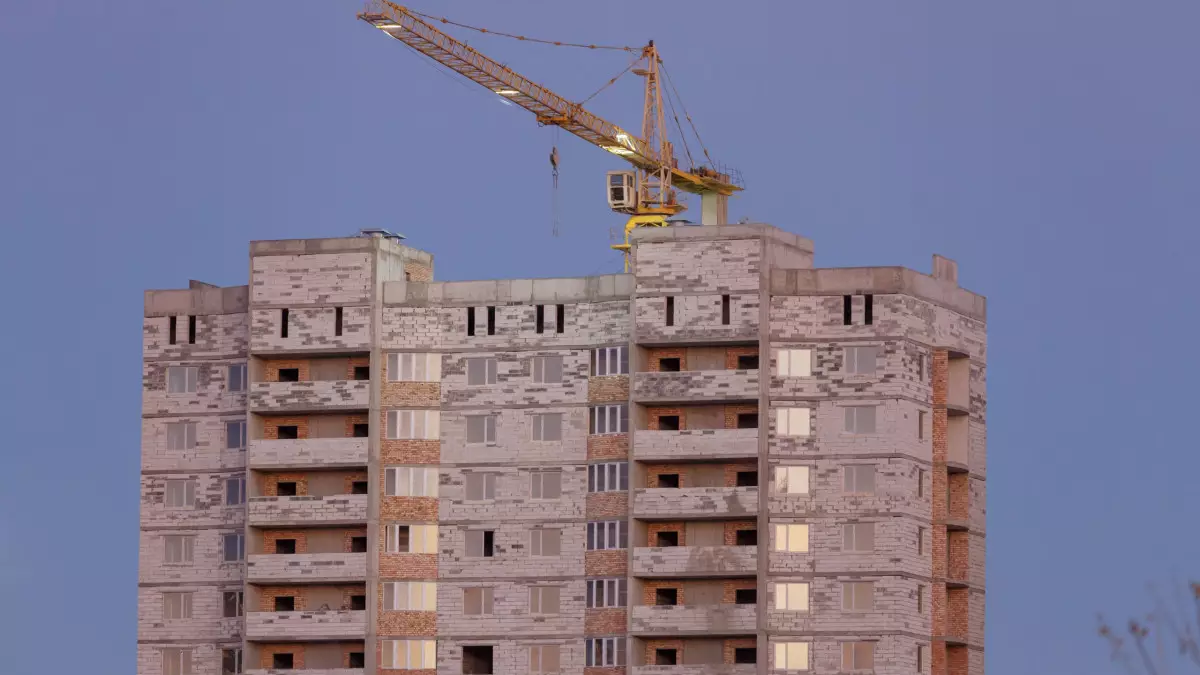 Дом из мусора: из битого кирпича и прочих отходов реально построить новое жилище