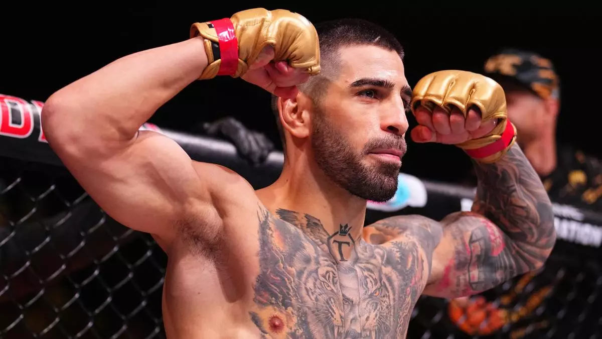 Топурия одержал нокаут над Оливейру и стал новым чемпионом UFC в легком весе.