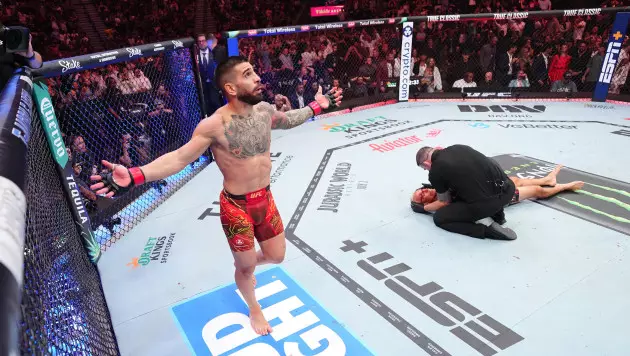 Жестким нокаутом обернулся главный бой за титул UFC