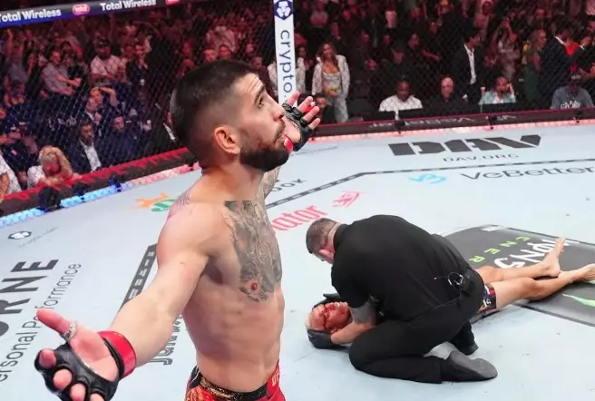 UFC 317: Топурия - Оливейра жекпе-жегі бірінші раундта ауыр нокаутпен аяқталды (ВИДЕО)