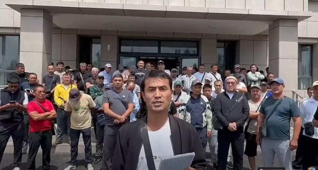Қорғас шекарасындағы дағдарыс: Жүк тасымалдаушылар Үкіметке үндеу жолдады (видео)