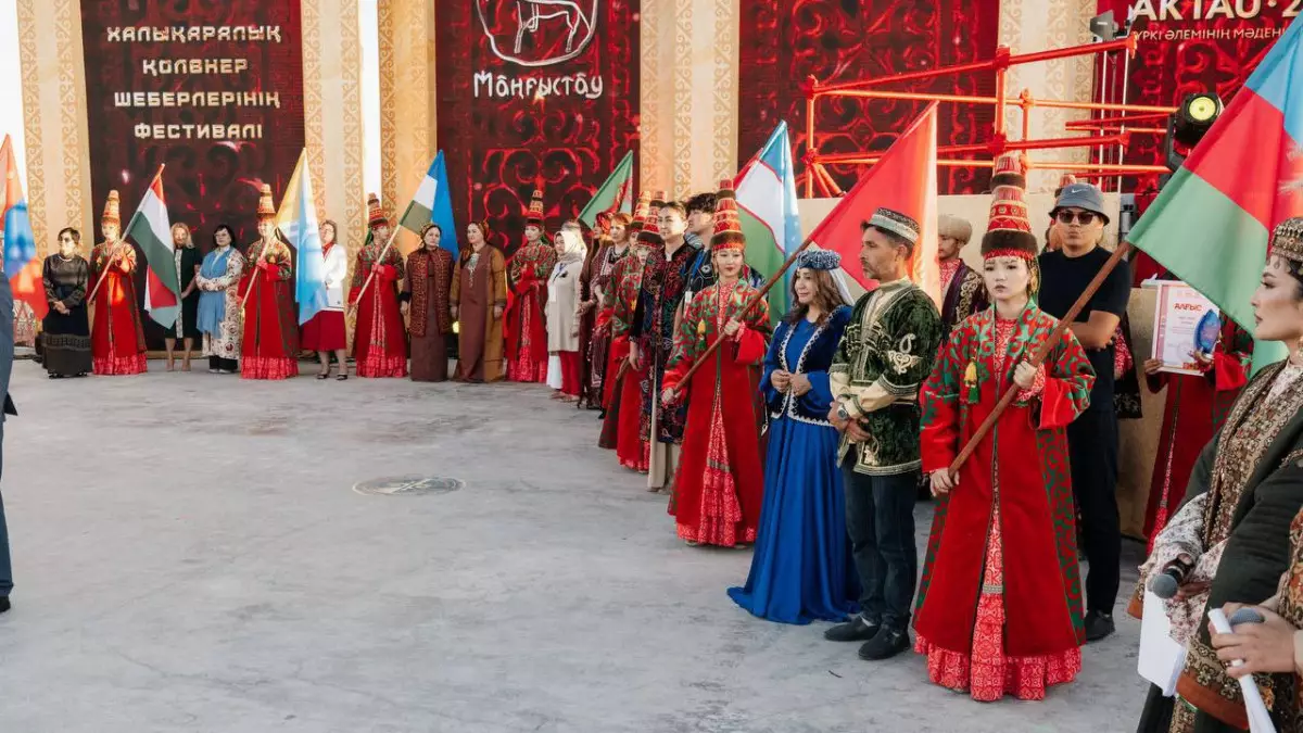 На берегу Каспия проходит масштабный фестиваль тюркской культуры