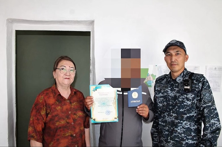 В мужской колонии Атырау прозвучал последний звонок