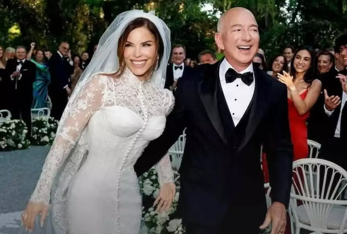 61-летний основатель Amazon устроил свадьбу века