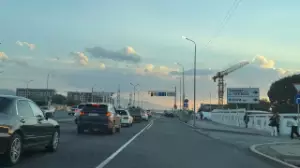Алматыда аялдамада тұрған жолаушыны көлік қағып кетті