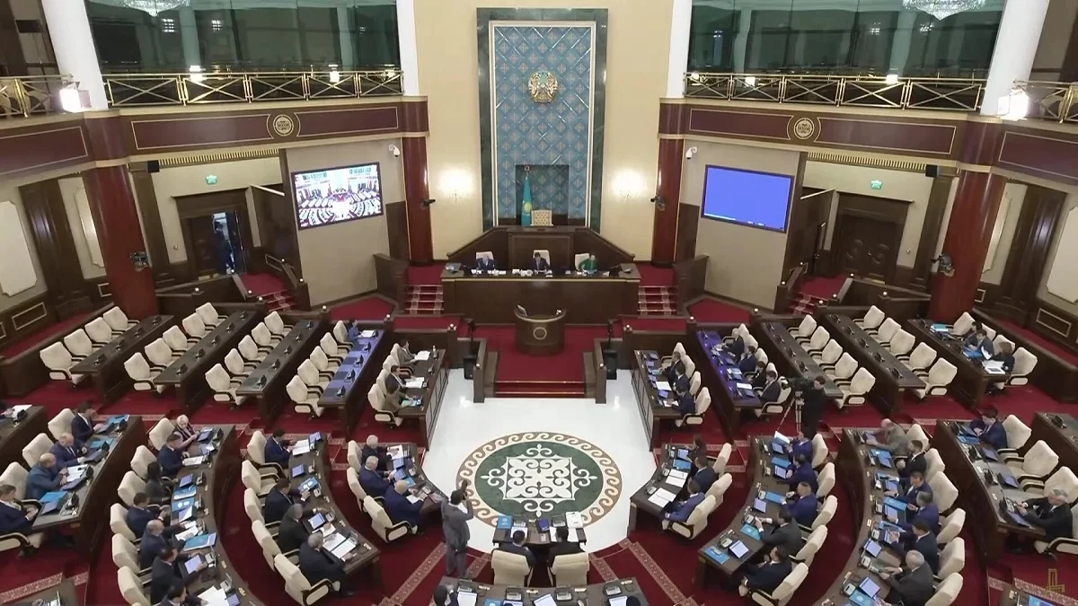 Парламент депутаттары каникулға шықты