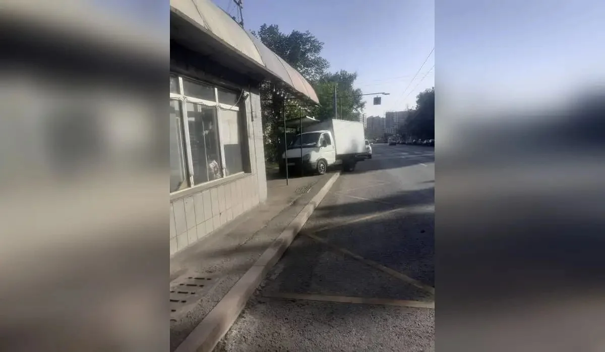 Алматыда «Газель» жүргізушісі аялдамаға соғылып, бойжеткенді қағып кетті