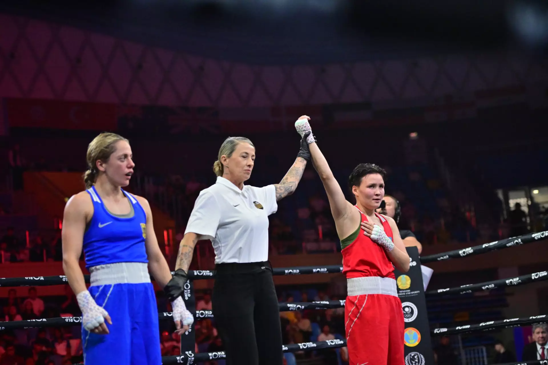 Казахстанка вышла в 1/8 финала Кубка мира по боксу в Астане